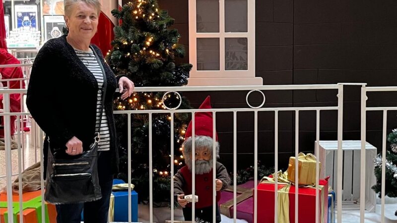 Elaine at Santa's grotto, Luton shopping centre,