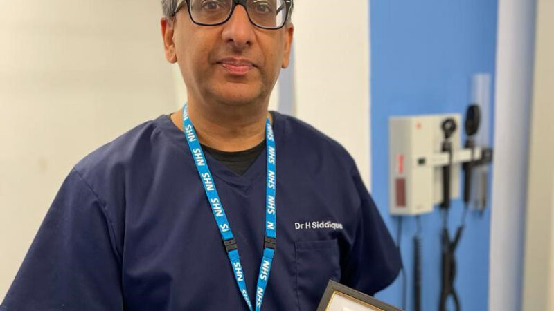 Dr-Haroon-Siddique-pictured-with-his-HSJ-Awards-certificate